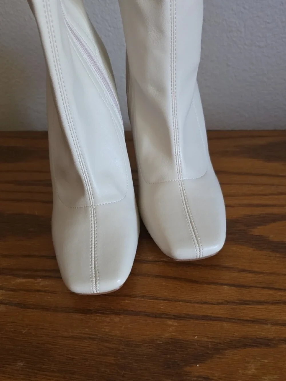 Wild Diva White Over-the-Knee High Heel Boots Size 5 1/2 Tote II